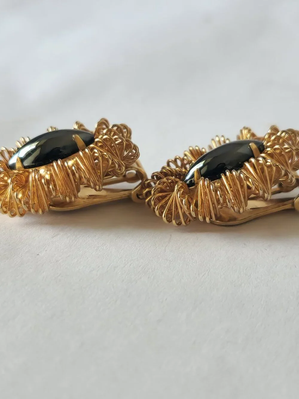 Vintage Jonne Clip On Earrings Gold Tone Wire Wrap Hematite Marquise Schrager‎